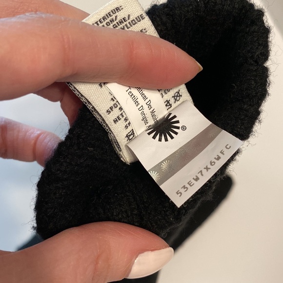UGG Black Knit & Leather Tech Gloves - Picture 6 of 8
